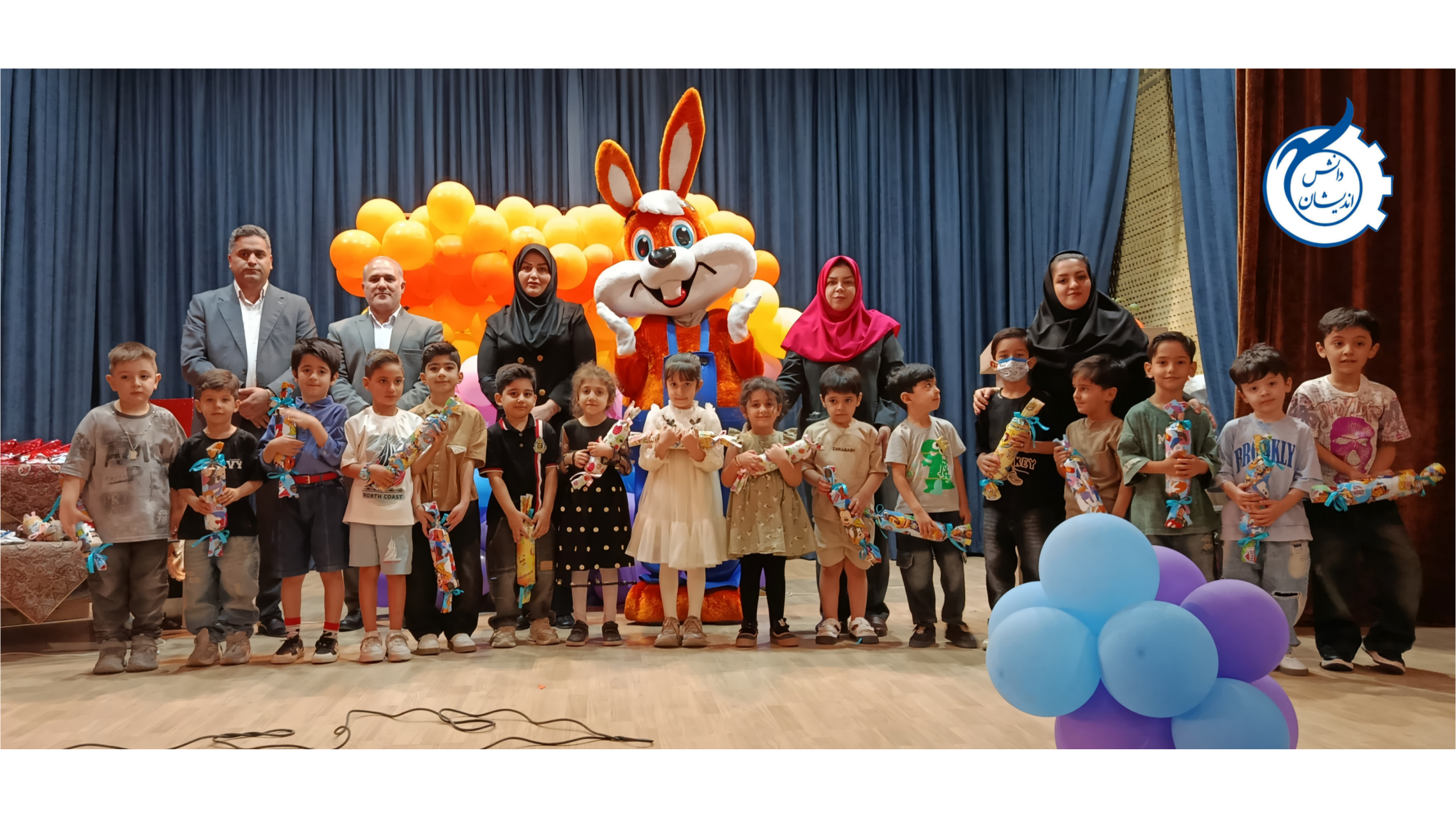جشن شکوفه های کودکستان دانش اندیشان